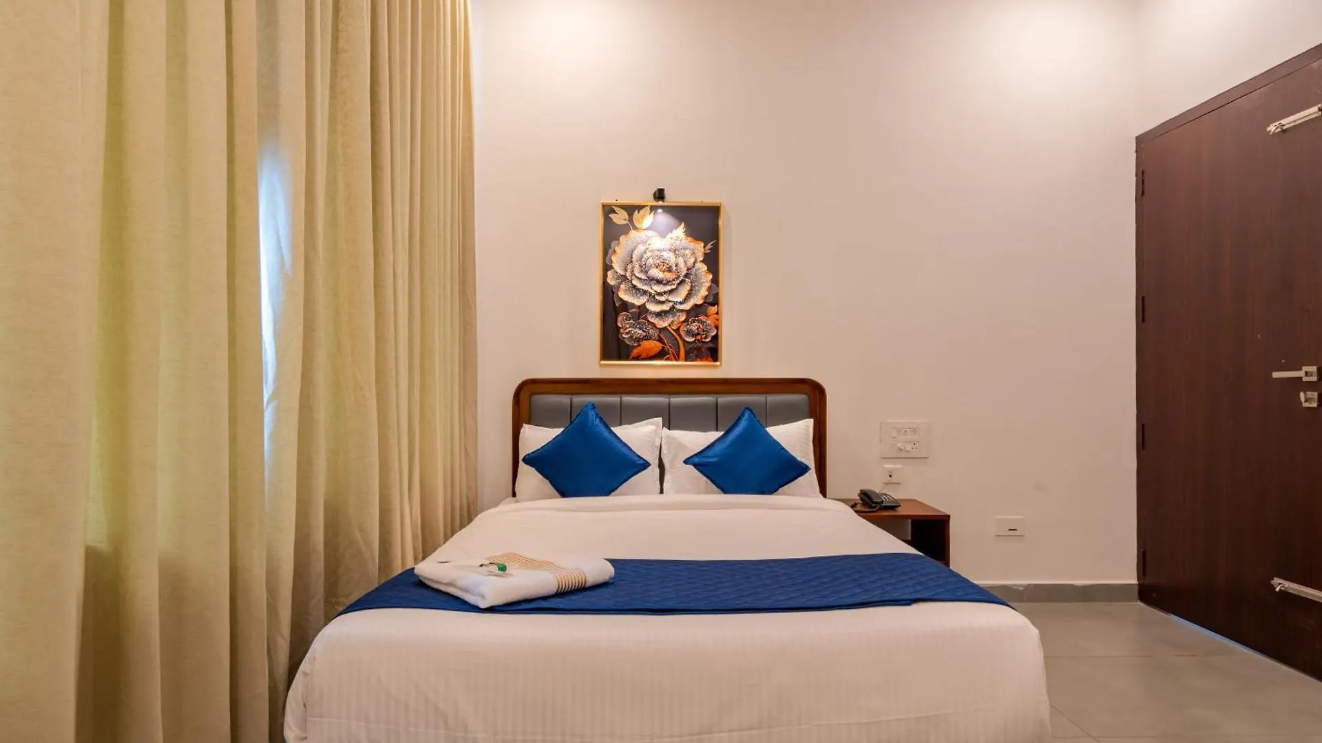 Urbn24 Business Class Hotel Kochi
