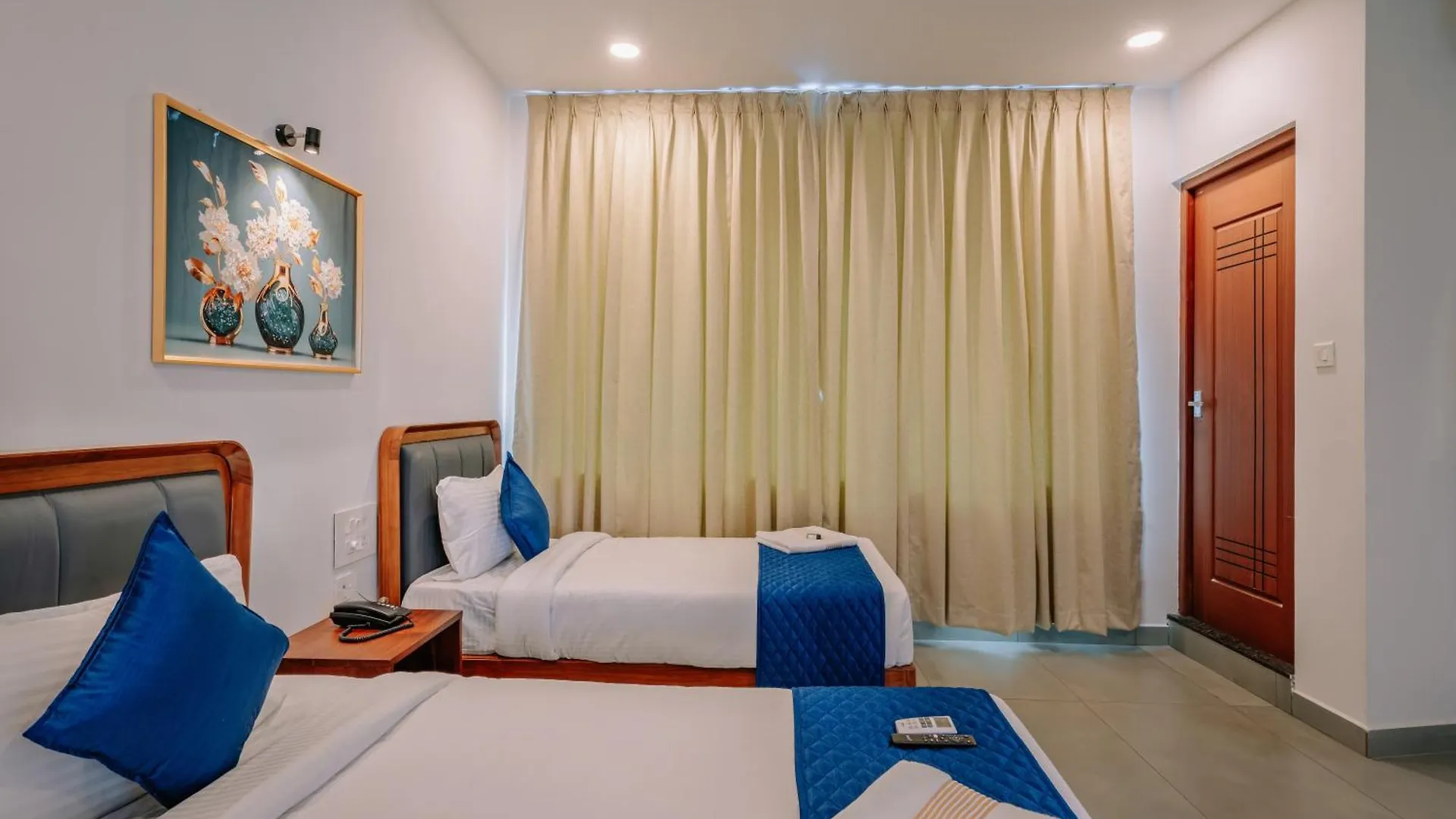 **  Urbn24 Business Class Hotel Kochi India