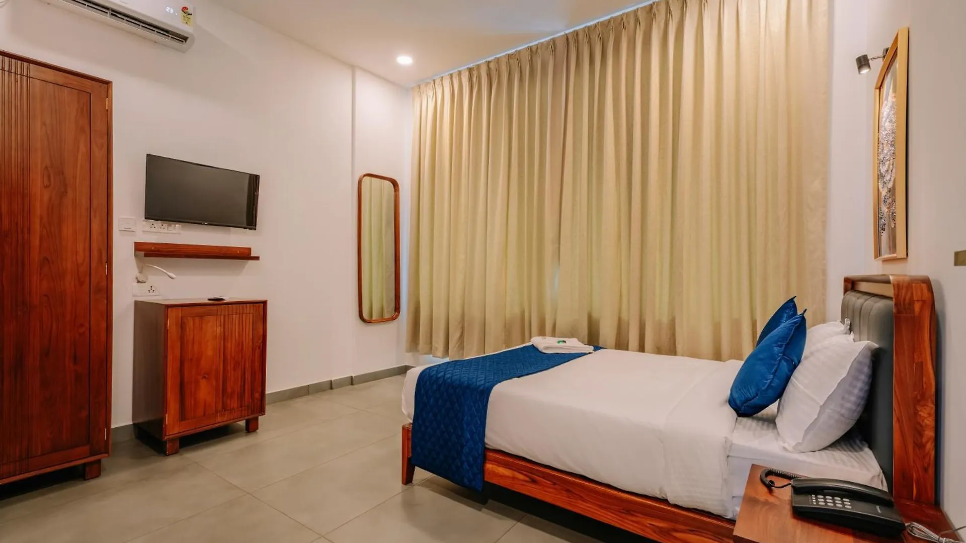 Urbn24 Business Class Hotel Kochi