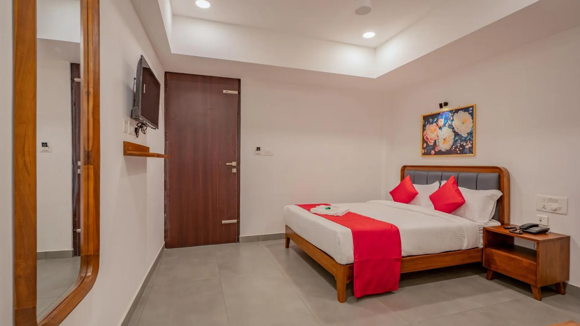 Urbn24 Business Class Hotel Kochi